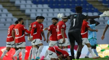 مشهد خطف الأنظار.. محمد صلاح يقود احتفالات منتخب مصر بعد حسم التأهل لكأس العالم 2026 1